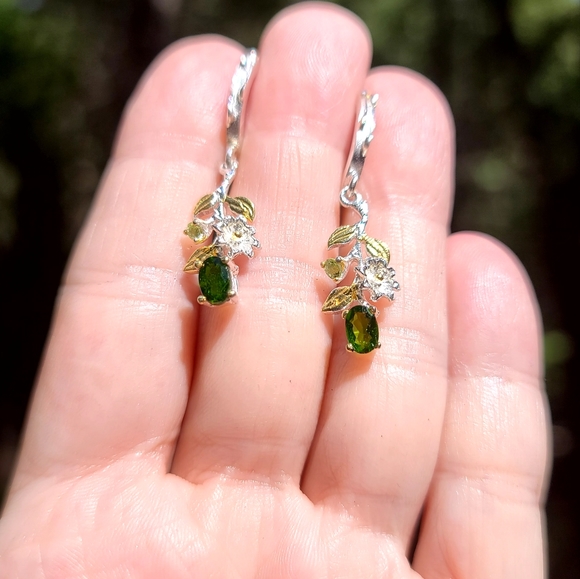 Stunning Chrome Diopside & Peridot sterling floral earrings - Picture 8 of 15